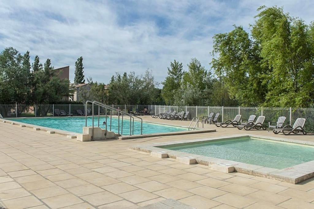 Saint-Saturnin-lès-AvignonLa Provencaleアパートメント エクステリア 写真
